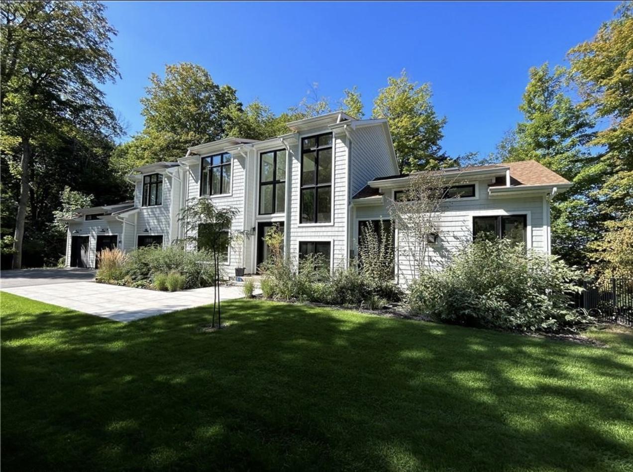 2072 Wilkinson St Innisfil, ON L9S 1X3