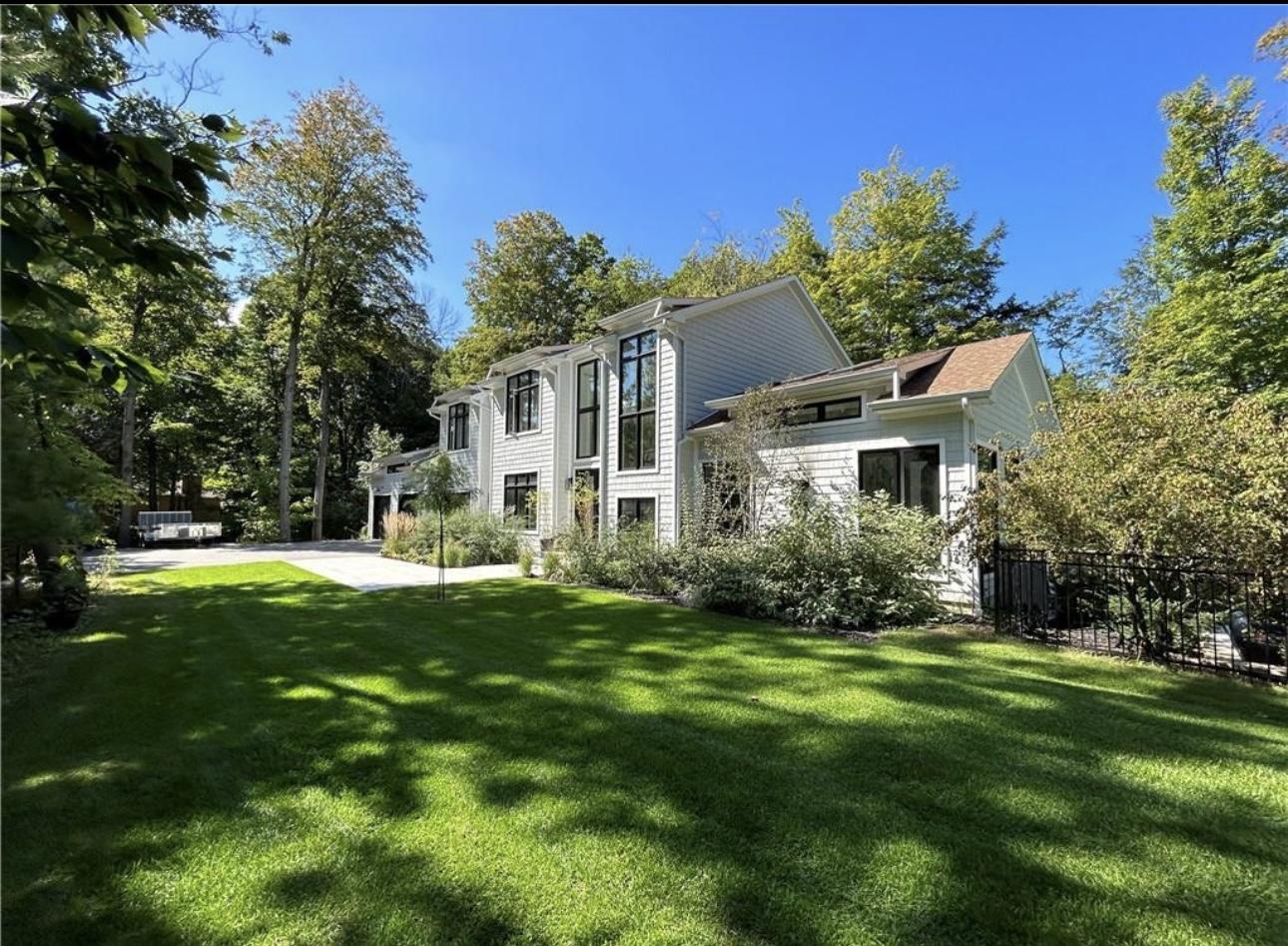 2072 Wilkinson St Innisfil, ON L9S 1X3