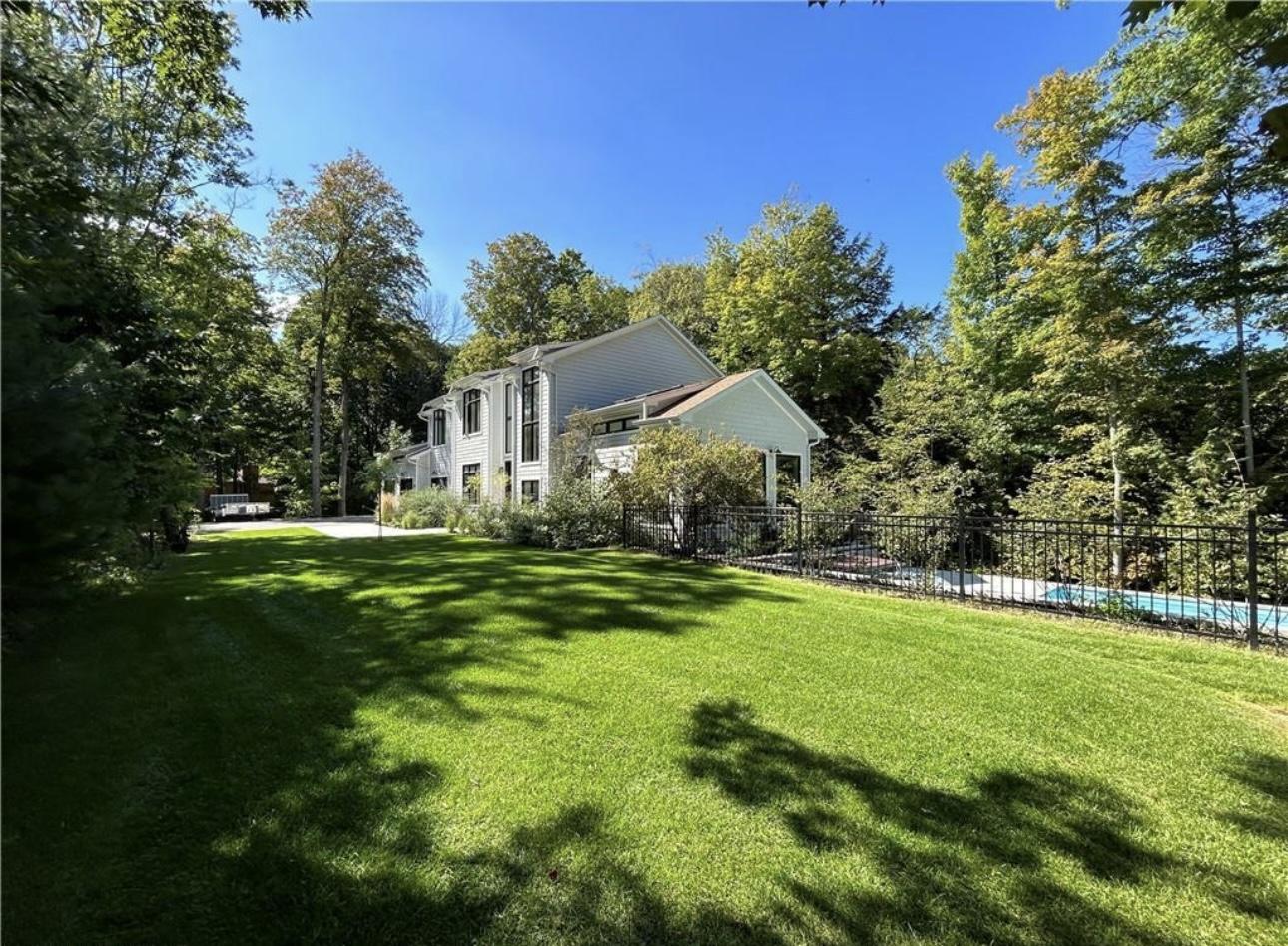 2072 Wilkinson St Innisfil, ON L9S 1X3