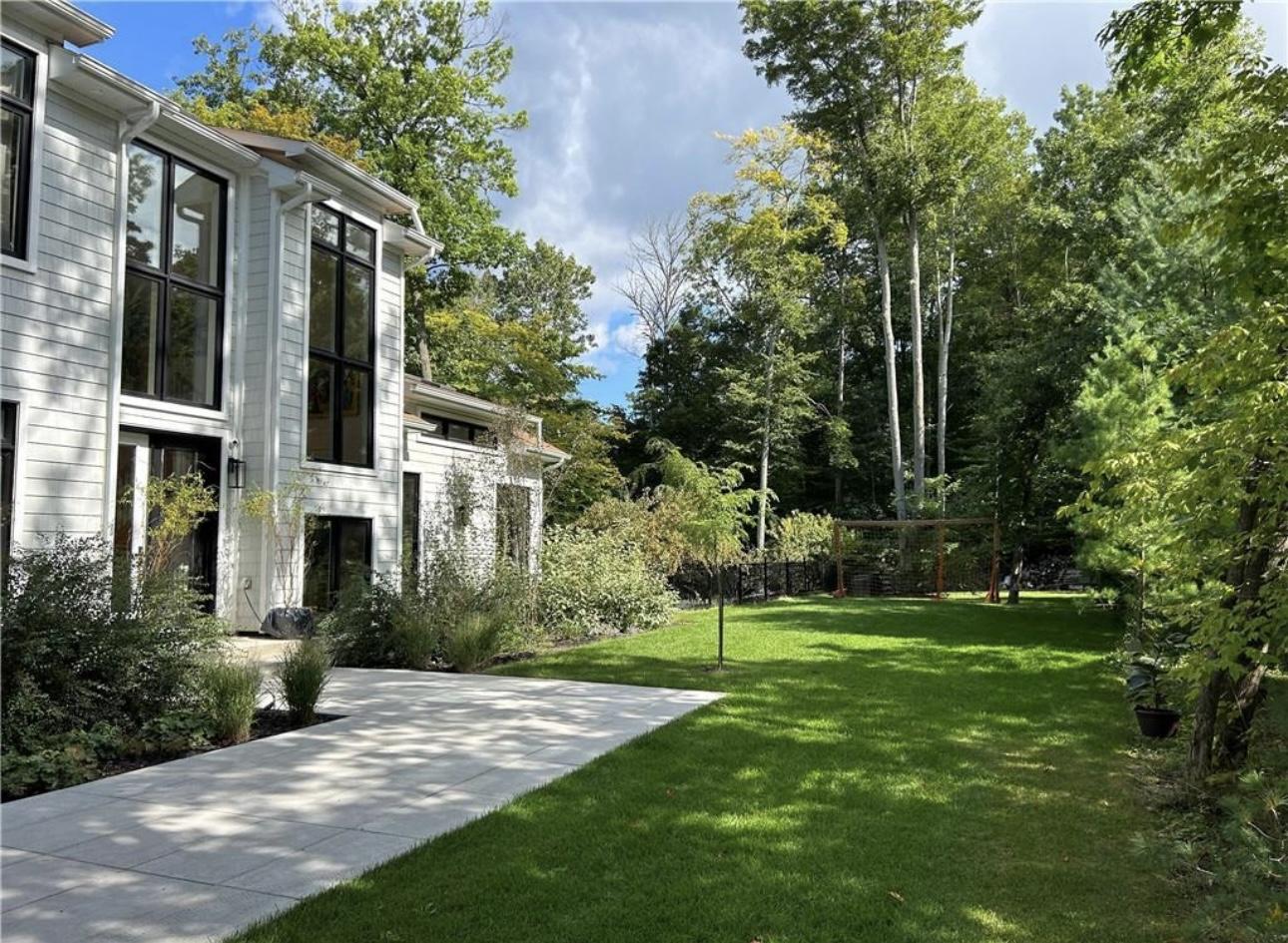 2072 Wilkinson St Innisfil, ON L9S 1X3
