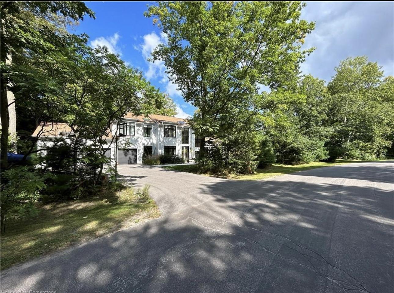 2072 Wilkinson St Innisfil, ON L9S 1X3