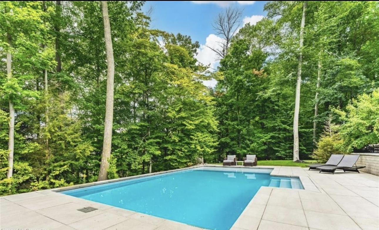 2072 Wilkinson St Innisfil, ON L9S 1X3