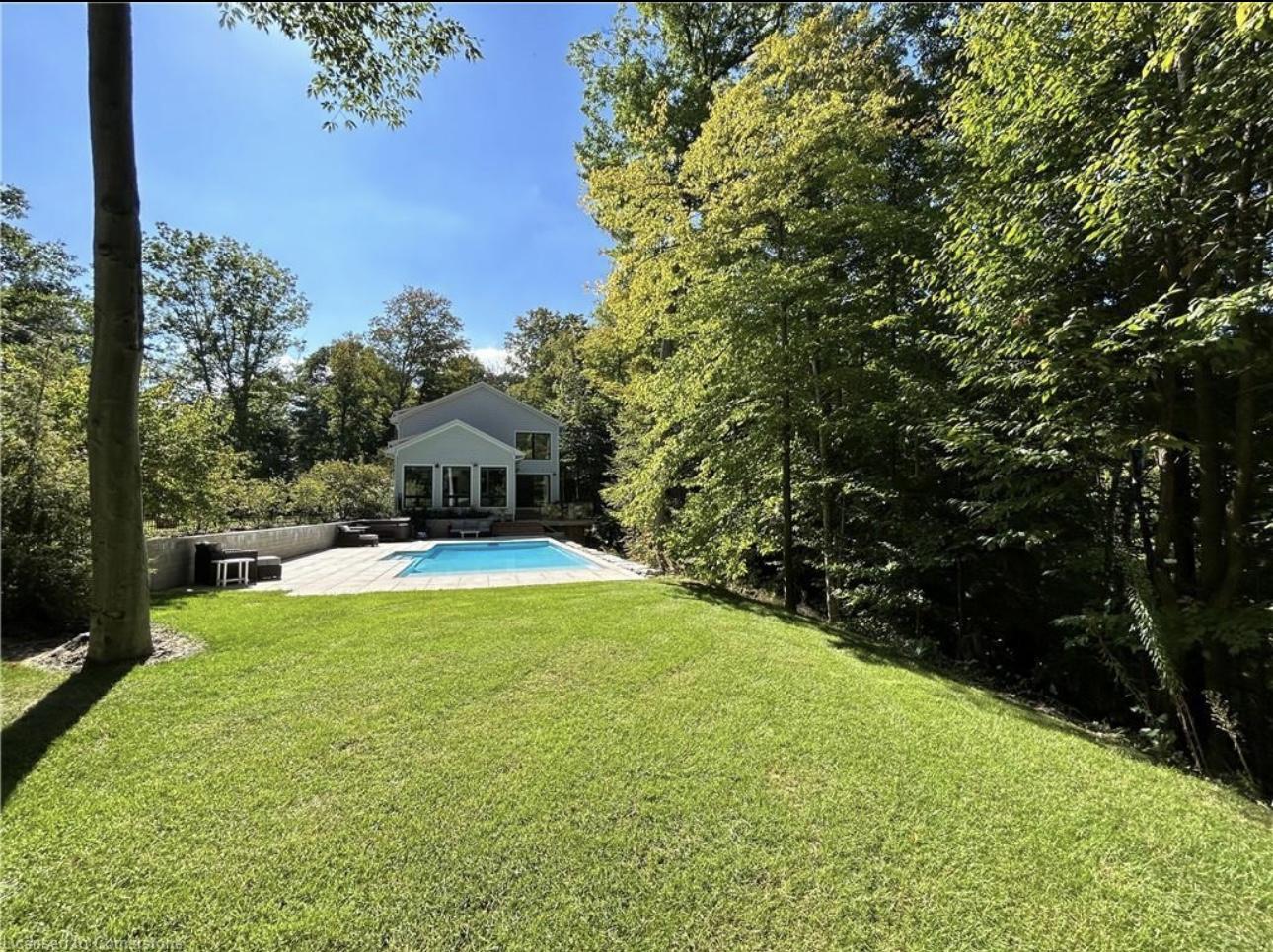 2072 Wilkinson St Innisfil, ON L9S 1X3