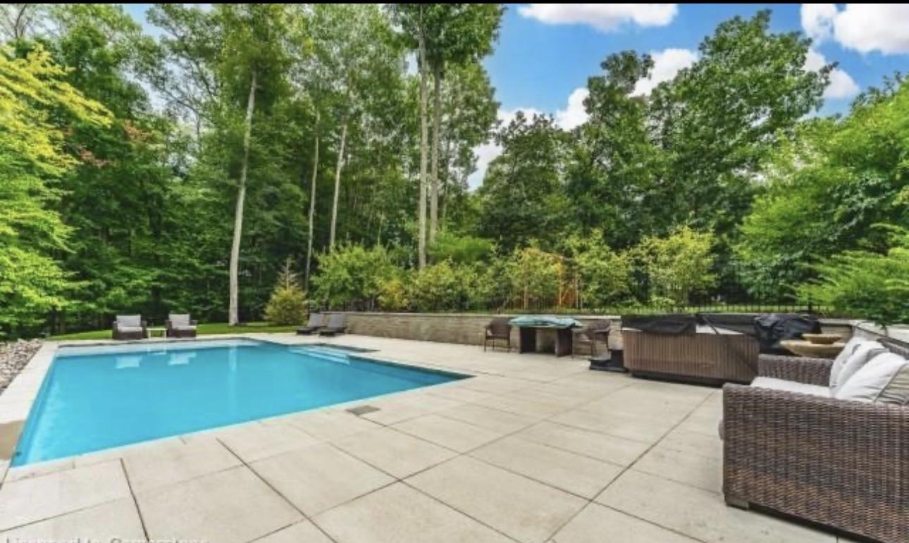 2072 Wilkinson St Innisfil, ON L9S 1X3