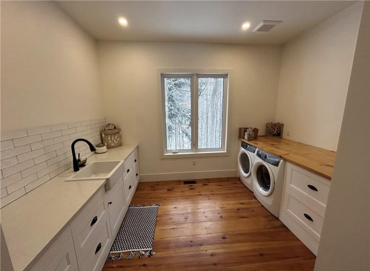 2072 Wilkinson St Innisfil, ON L9S 1X3